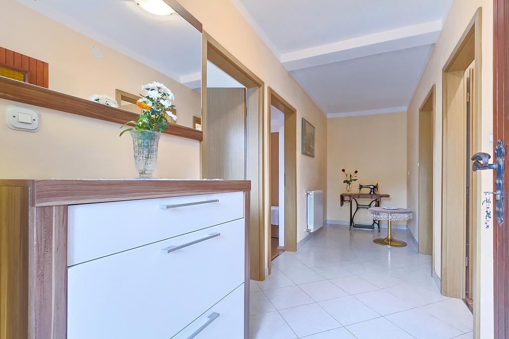 Apartments Valoda Nedeščina Buitenkant foto
